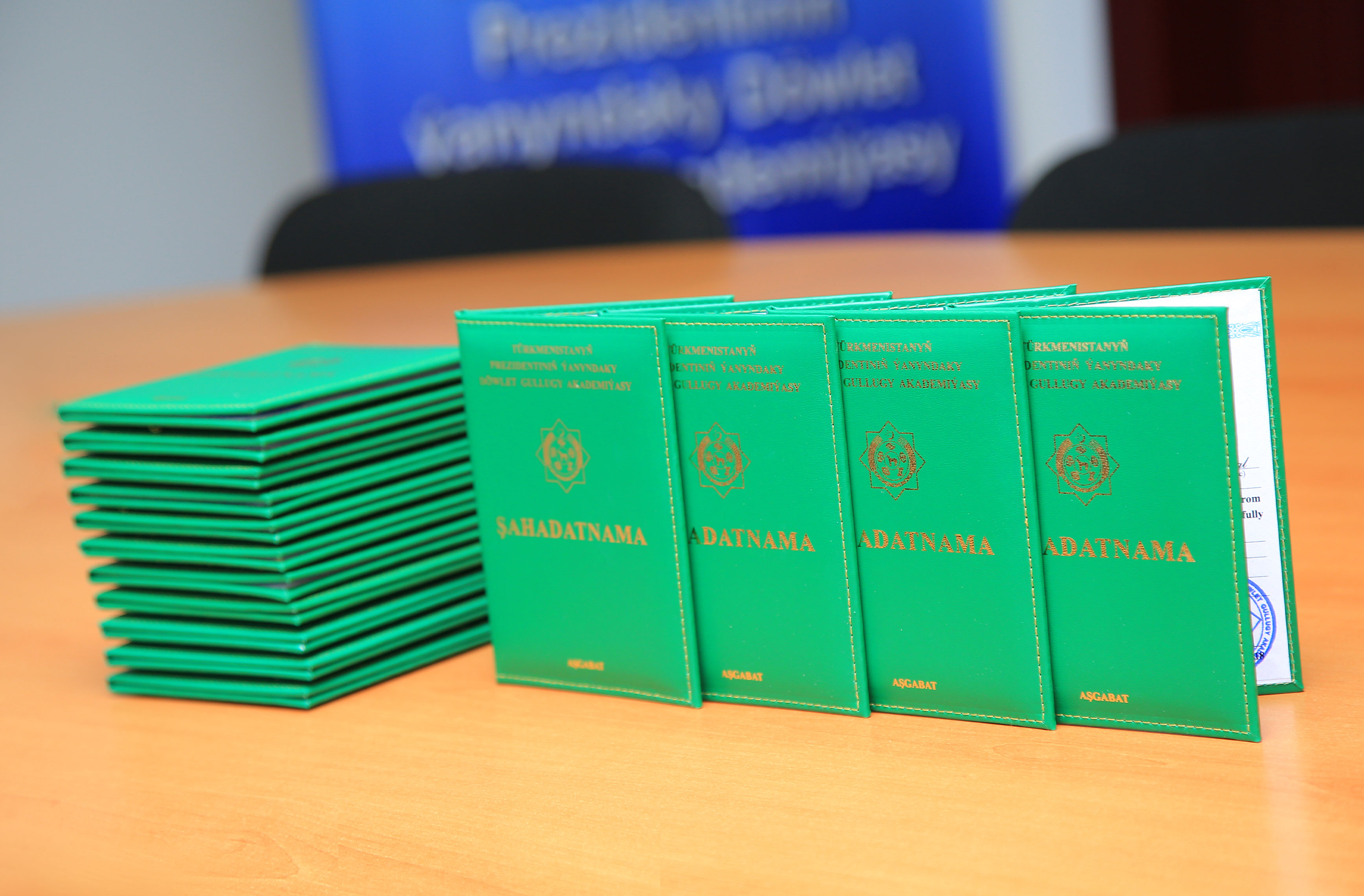 Şahadatnamalar gowşuryldy